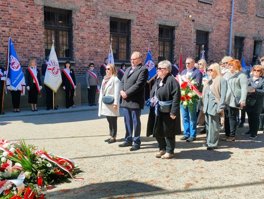 Nauczyciele z ZNP podczas Nauczycielskich Dni Pamięci i Pokoju
