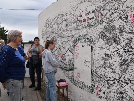 Mural z historią wsi. Niby bajka, a nie bajka