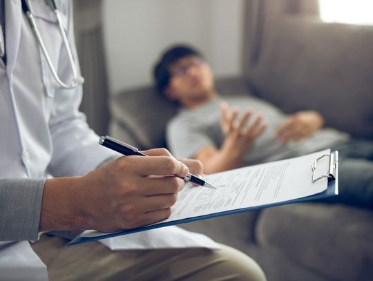 Nie lekceważ wrzodów żołądka - poznaj objawy, które jesienią dokuczają jeszcze bardziej