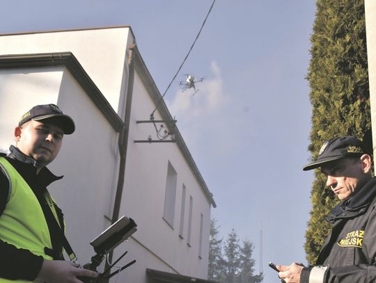 Nie ma komu latać dronem? Radny Rydzoń komentuje