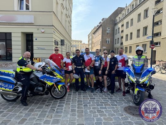 Nie tylko zabezpieczali. Sami też pobiegli