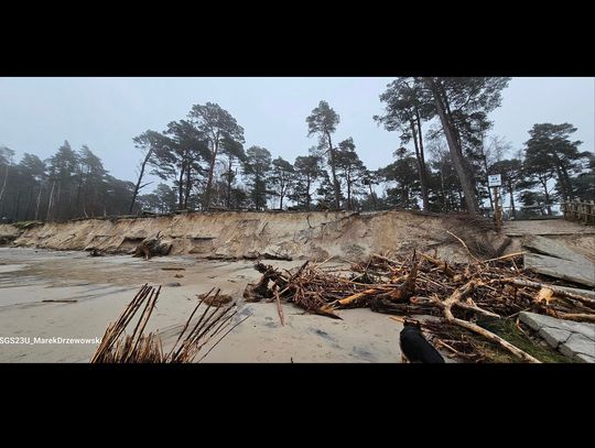 Nie wygląda to dobrze! Lubiatowska plaża praktycznie nie istnieje (GALERIA)