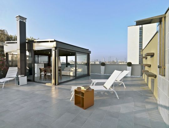 Niska temperatura, deszcz i palące słońce - wszystko, co musisz wiedzieć o płytkach na taras