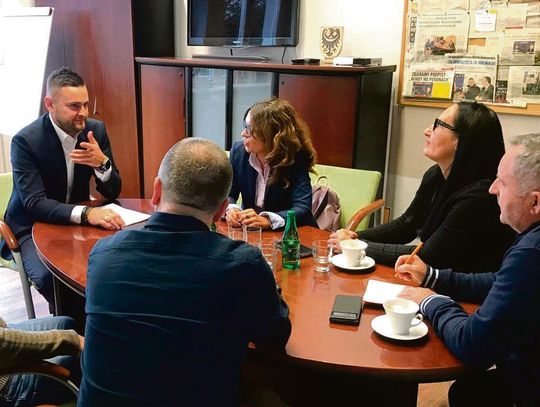 Nowe pociągi ruszają, a wiadukt wciąż czeka