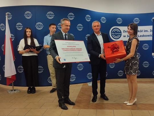 Nowy rok szkolny i nowy kierunek kształcenia w Zespole Szkół w Jelczu-Laskowicach Nowy rok szkolny i nowy kierunek kształcenia w Zespole Szkół w Jelczu-Laskowicach