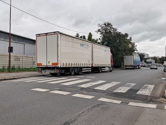 O krok od tragedii, bo... tir zasłania tu widoczność