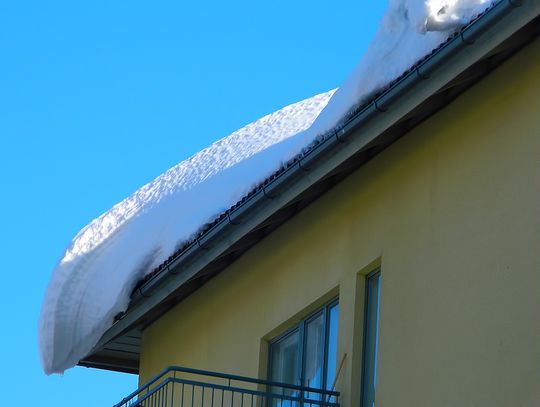 Odśnieżanie dachów i chodników to obowiązek!