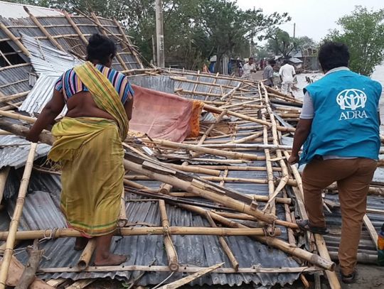 Ofiary cyklonu Amphan walczą ze skutkami żywiołu