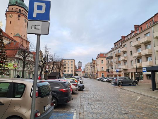 OŁAWA  Czy będą płatne miejsca parkingowe w Rynku?