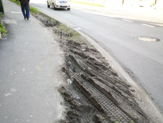 OŁAWA I tak nam rozjeżdżają "zieleń", która tu powinna być