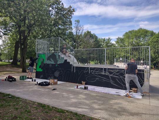 Oława. Już nie będzie szaro! Malują na skateparku