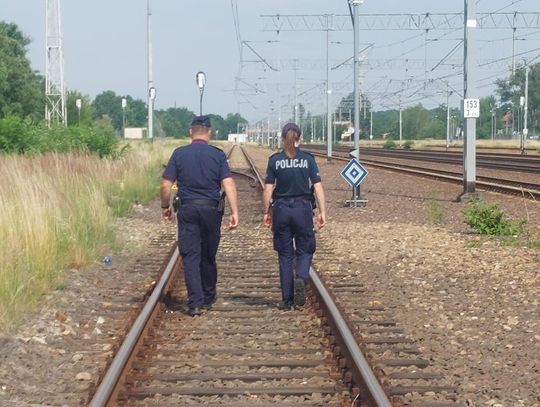 Oława. Niszczą, kradną i włamują się do wagonów. Policja robi kontrole