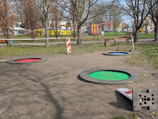 OŁAWA Trampoliny na Miasteczku wyłączone z użycia. Dlaczego i na jak długo?