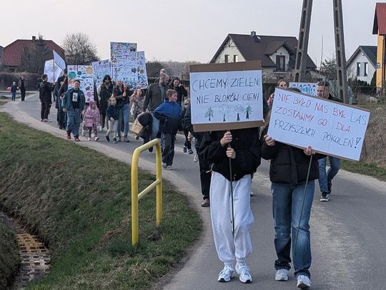OŁAWA Walczą w obronie ostatniego lasku w okolicy (GALERIA) Protest mieszkańców, by nie likwidować lasku w Nowym Otoku