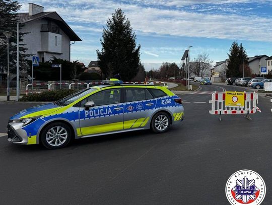 Oławscy policjanci zabezpieczali X Toyota Bieg Sylwestrowy w Jelczu-Laskowicach. Funkcjonariusze także na starcie