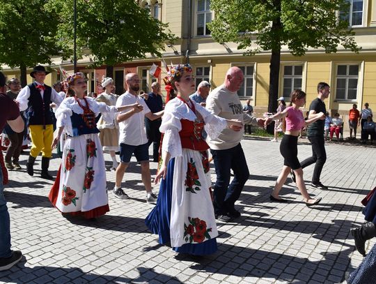 Oławski polonez w Rynku (GALERIA)