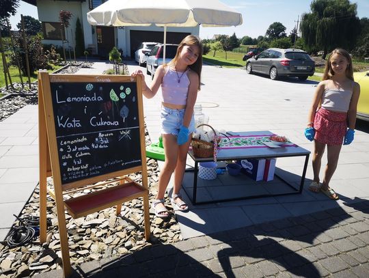"Owocowa eksplozja", czyli Tosia i Hania zarabiają na wakacje