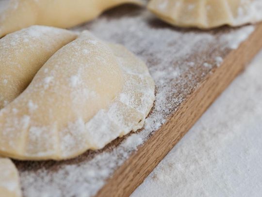 Pierogi na przyjęcie i święta — ile lepić na osobę i kiedy zamówić, żeby zdążyć