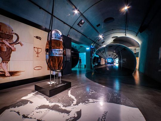 Pierwszy krok pod wodą: replika skafandra Klingerta w Hydropolis