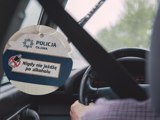Pijany i bez prawka wjechał w zaparkowane auto