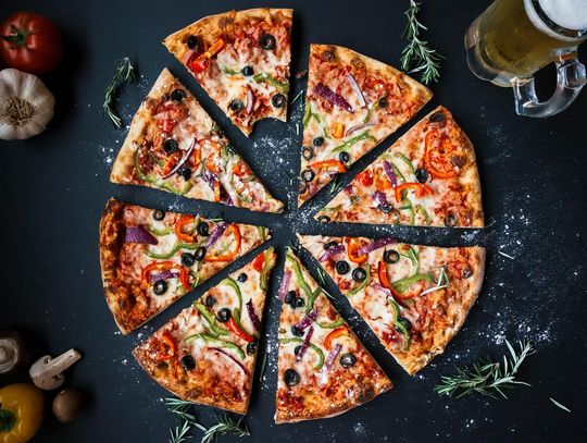 Pizza Jelenia Góra - Jak wybrać idealnie jedzenie na wyjeździe? 4 wskazówki, o których warto pamiętać
