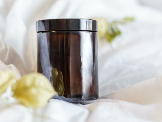 Plastikowe naczynia: oszczędność i funkcjonalność dla Twojego biznesu