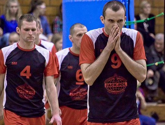 Podali rywalowi rękę