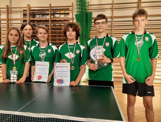 Podwójny sukces w SP nr 8 w drużynowym tenisie stołowym! Podwójny sukces w SP nr 8 w drużynowym tenisie stołowym!