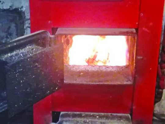 Pokaz ekonomicznego palenia węglem i drewnem