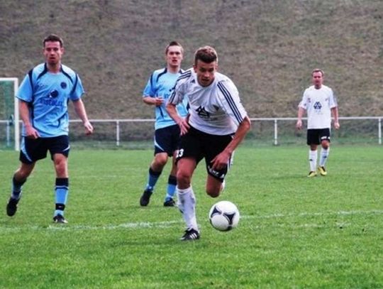 Pokój na trybunach, wojna na murawie