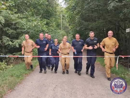 Policjanci i strażacy w hołdzie Powstańcom