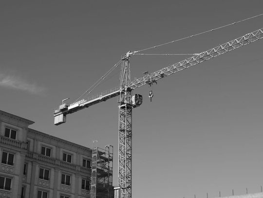 Porównanie żurawi wieżowych Potain i XCMG