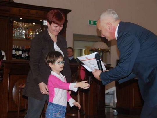 Poseł przekazał pieniądze z balu