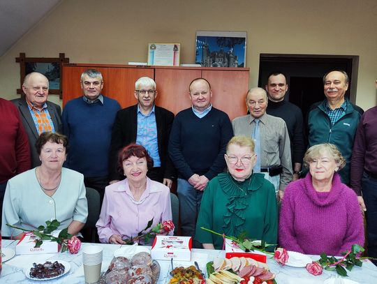 Posiedzenie połączone ze świętowaniem w gronie pań