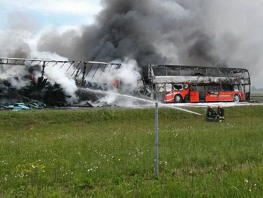 Pożar tira i polskiego busa na A4