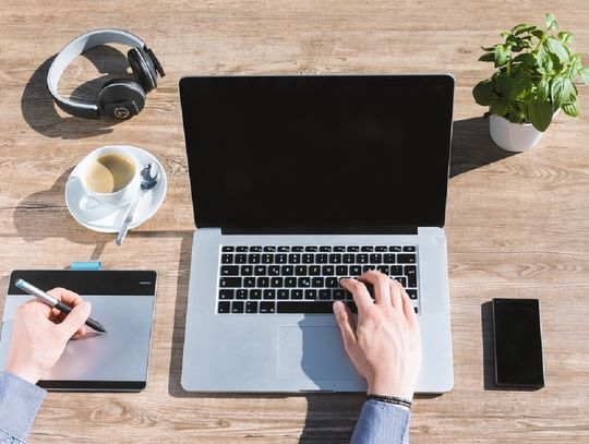 Praca przez internet - jak można zarabiać online?
