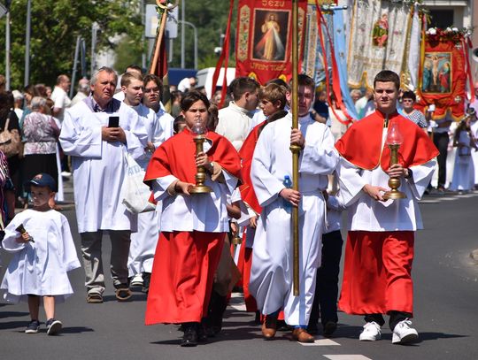 Procesja Bożego Ciała w Oławie (GALERIA)