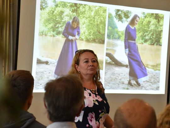 Przez kolory do początków... tym razem pałacu