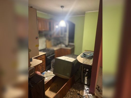 Przez otwarte okno wydobywał się dym. Decyzja mogła być tylko jedna