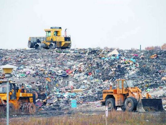 Radni walczą o niższe opłaty śmieciowe