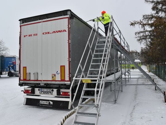 Zdzisław Brezdeń ostrzega przed kawałkami lodu spadającymi z ciężarówek