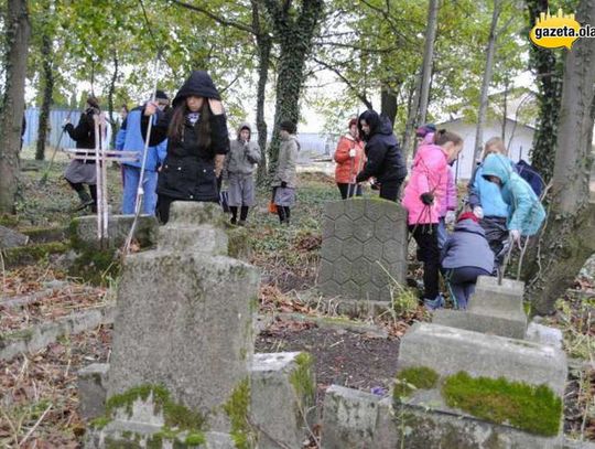 Razem ratują cmentarz