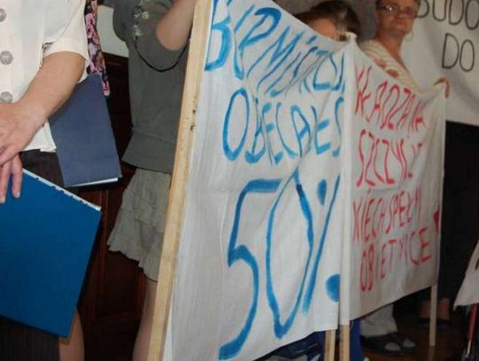 Rodzice protestują, zapowiadają okupację urzędów