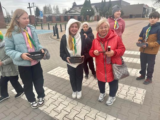 Rozdawali repliki guzików katyńskich