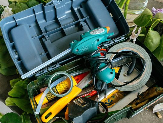 Sklep z klejami – jak wybrać odpowiedni klej dla Twojego projektu DIY?