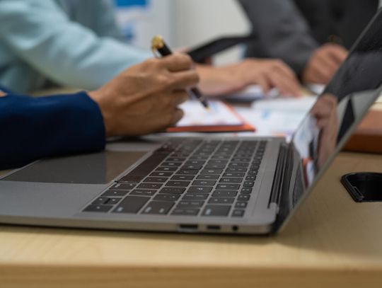 Skuteczna komunikacja - jak profesjonalna korekta tekstu buduje twój wizerunek?