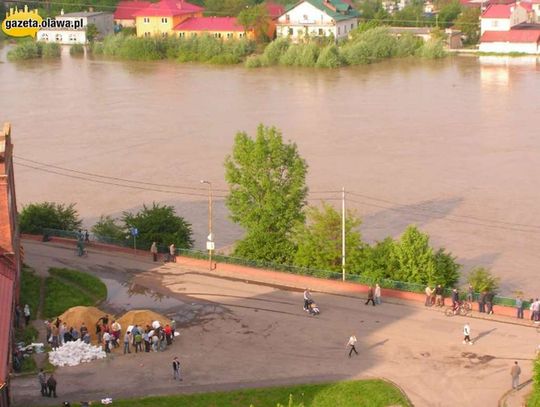 Służby monitorują i przygotowują się na zagrożenie
