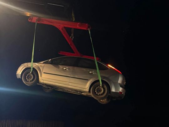 Spadł z mostu na remontowanej drodze