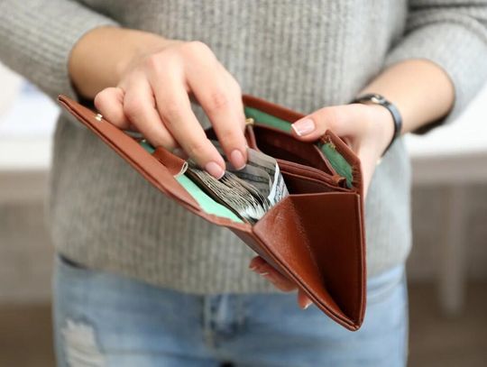 Śpimy na pieniądzach. Polacy rezygnują z ponad 50 miliardów złotych rocznie