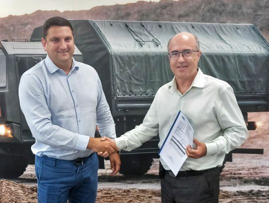 Spółka "Jelcz" chwali się kolejną umową. Chodzi o ciągniki siodłowe
